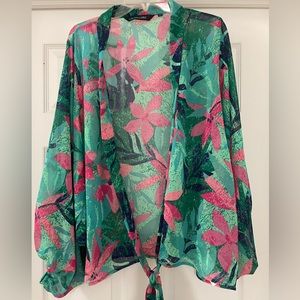 Flowy cover top with ties in the front